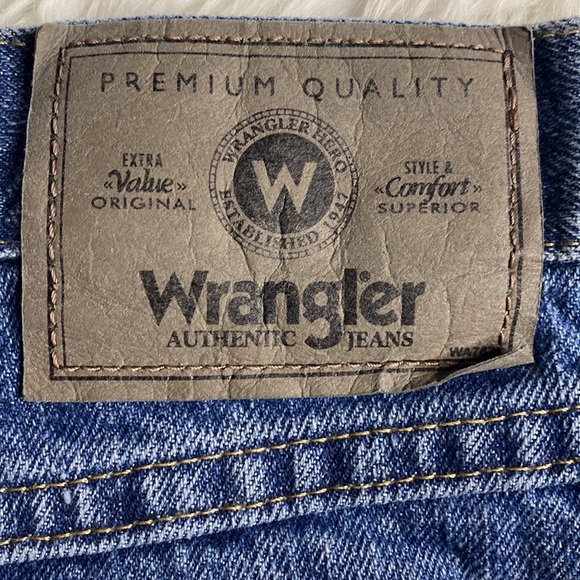 WRANGLER® FIVE STAR PREMIUM DENIM RELAXED FIT JEAN IN STONE BLEACH - Picture 5 of 7